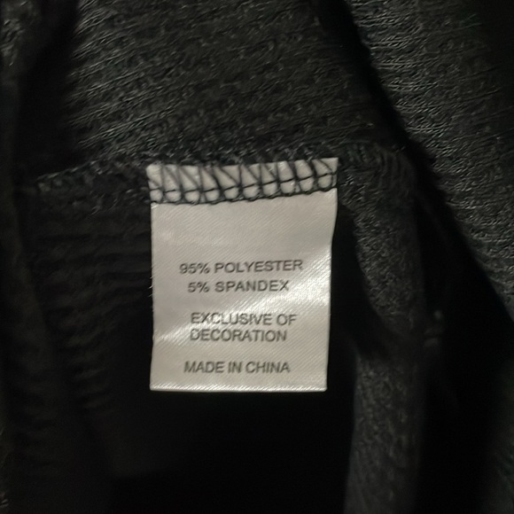 Size XL color block v-neck top with button detail - Picture 4 of 8